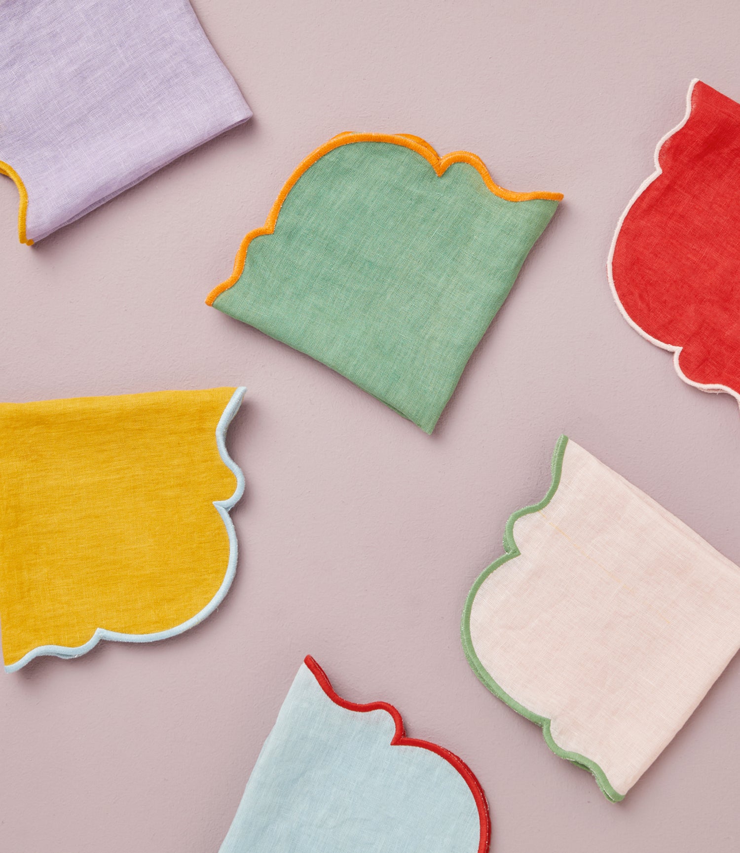 Set 2 Scalloped Placemats
